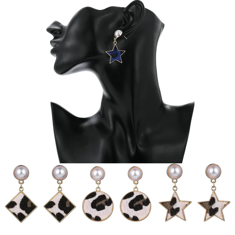 Fashion Geometry Horsehair Leopard Print Leather Stud Earring Retro Imitation Pearl Alloy Pendant Pendientes Lady Jewelry Bijoux
Fashion Geometry Horsehair Leopard Print Leather Stud Earring Retro Imitation Pearl Alloy Pendant Pendientes Lady Jewelry Bijoux