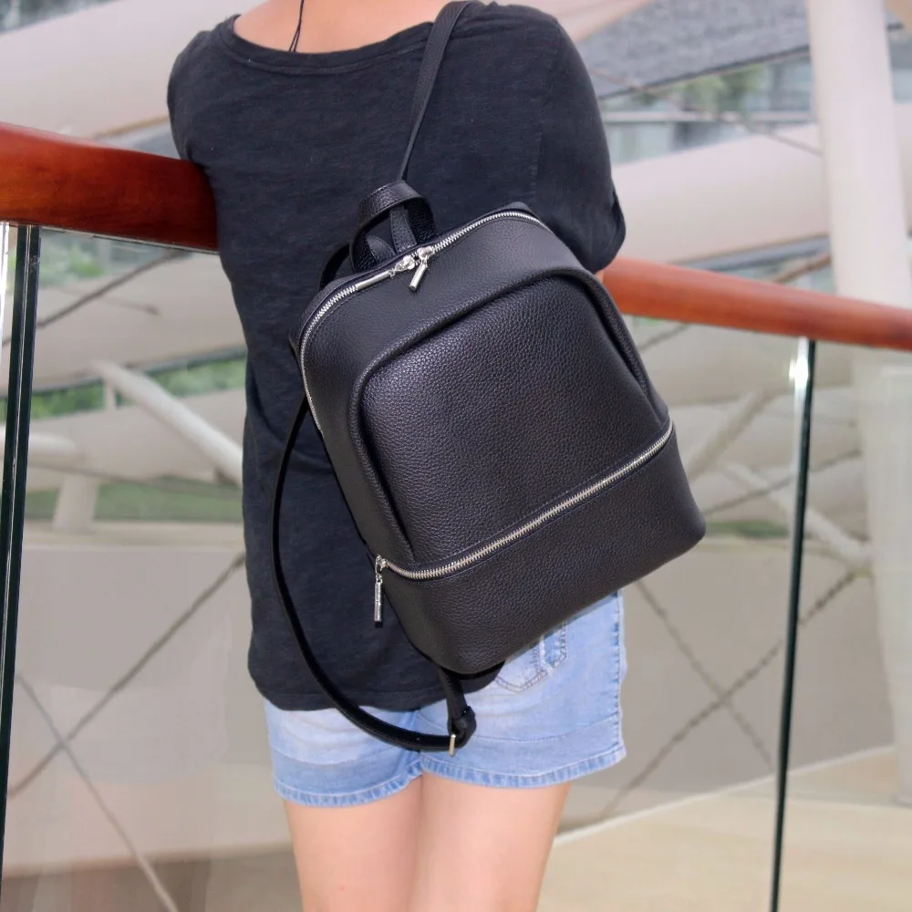 2018 winter newest deign backpack women's fashion handbags good quality backpack genuine leather backpack
2018 winter newest deign backpack women's fashion handbags good quality backpack genuine leather backpack