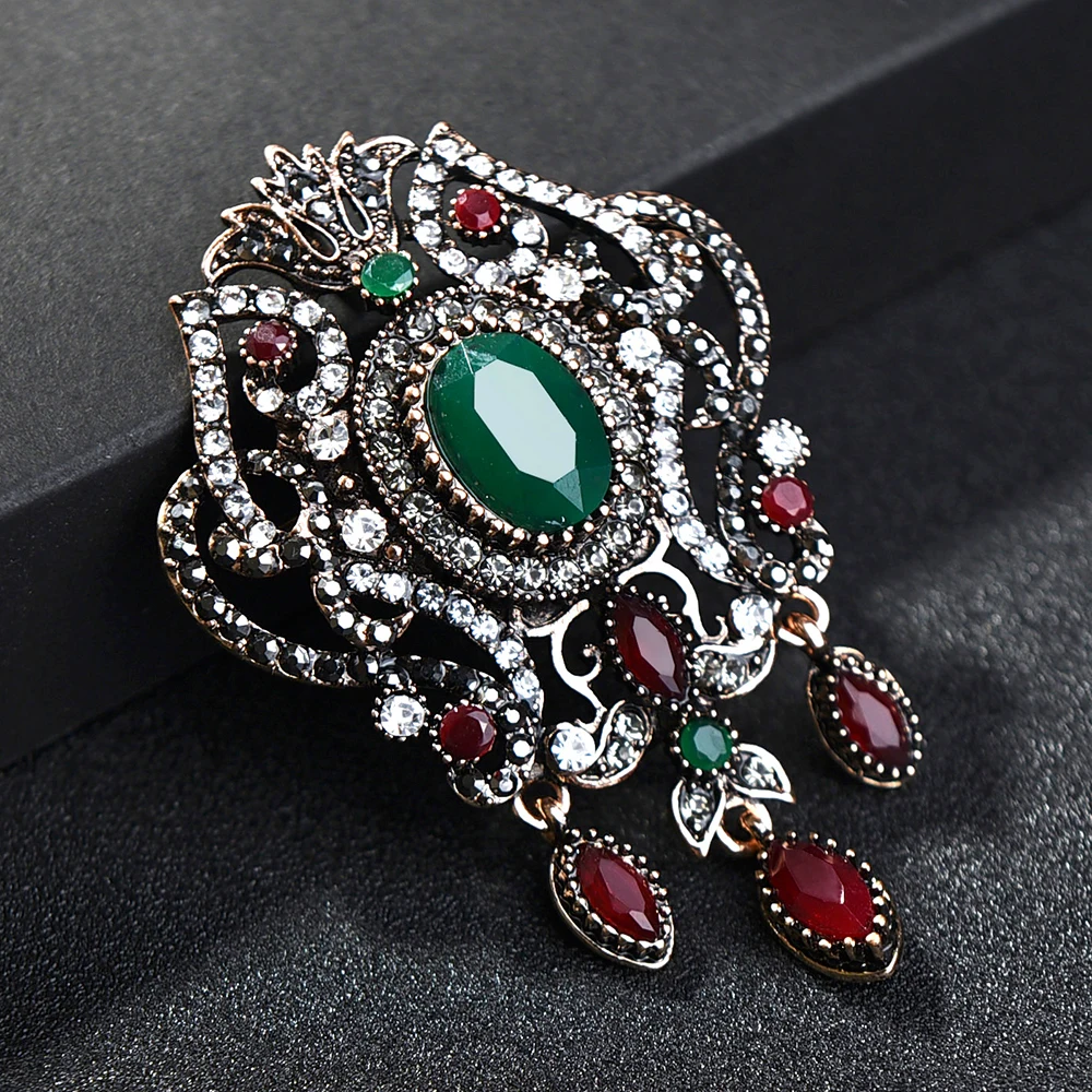 Luxury Bridal Brooch Pins Vintage Large Brooches For Women Crystal Suit Pin Metal Collar Broche Pin CC Broches Jewelry Fashion
Luxury Bridal Brooch Pins Vintage Large Brooches For Women Crystal Suit Pin Metal Collar Broche Pin CC Broches Jewelry Fashion