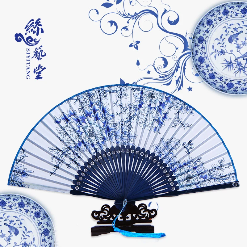 Characteristic fan Chinese style blue and white porcelain classical folding fan women's stage props craft fan FAN-7
Characteristic fan Chinese style blue and white porcelain classical folding fan women's stage props craft fan FAN-7