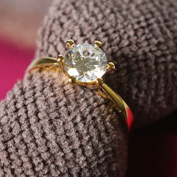 0.6Carat Top Brand Style Solid Sterling Silver Yellow Gold ColorWomen Wedding Rings Never Fade Or Discolor
0.6Carat Top Brand Style Solid Sterling Silver Yellow Gold ColorWomen Wedding Rings Never Fade Or Discolor