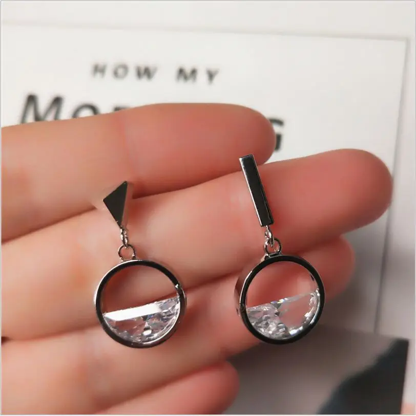 Elegant Stamped 925 Sterling Silver Korean Temperament Geometric Artificial Zircon Earring Female Short Dangle Earring M01-XK001
Elegant Stamped 925 Sterling Silver Korean Temperament Geometric Artificial Zircon Earring Female Short Dangle Earring M01-XK001