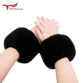 Winter female warm imitation rabbit hair wristband hand ring fur fox fur sleeves windproof bracelet cuff new women arm sleeve
Winter female warm imitation rabbit hair wristband hand ring fur fox fur sleeves windproof bracelet cuff new women arm sleeve