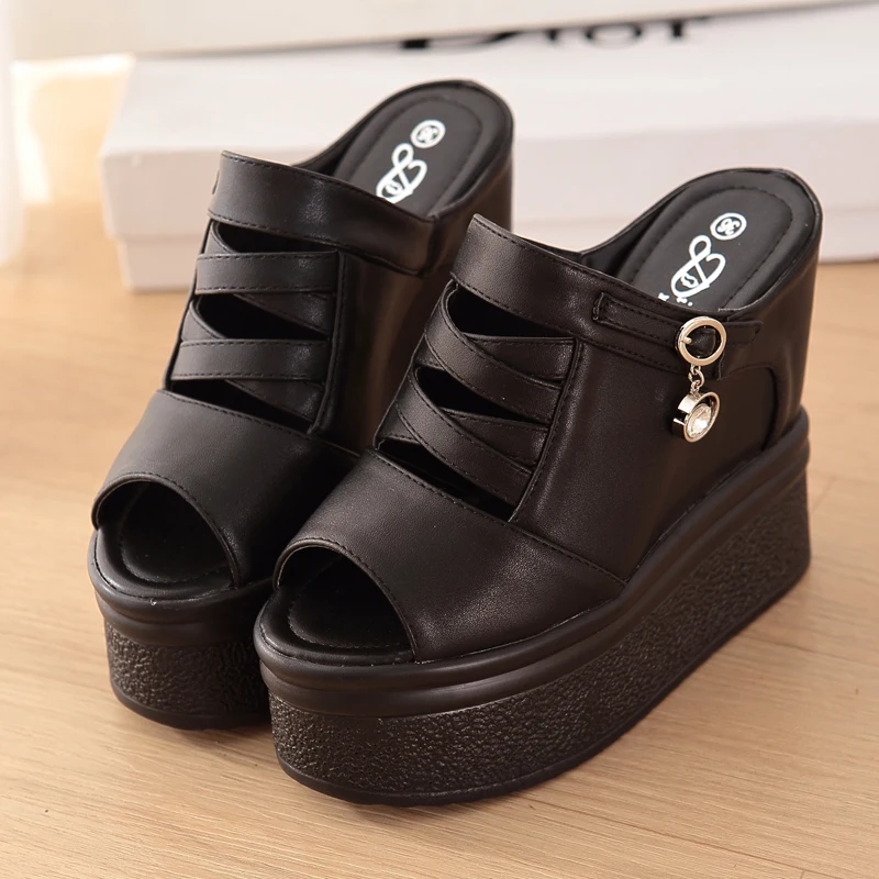 Summer New Muffins & Slippers Thick-soled Non-slip Cool Sandals Sloppy Wedges High-heeled Fish Sandals.
Summer New Muffins & Slippers Thick-soled Non-slip Cool Sandals Sloppy Wedges High-heeled Fish Sandals.