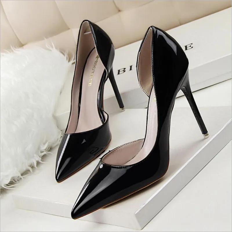 2019 New Fashion high heels women pumps thin heel classic white red nede beige sexy prom wedding shoes Blue Red wine
2019 New Fashion high heels women pumps thin heel classic white red nede beige sexy prom wedding shoes Blue Red wine