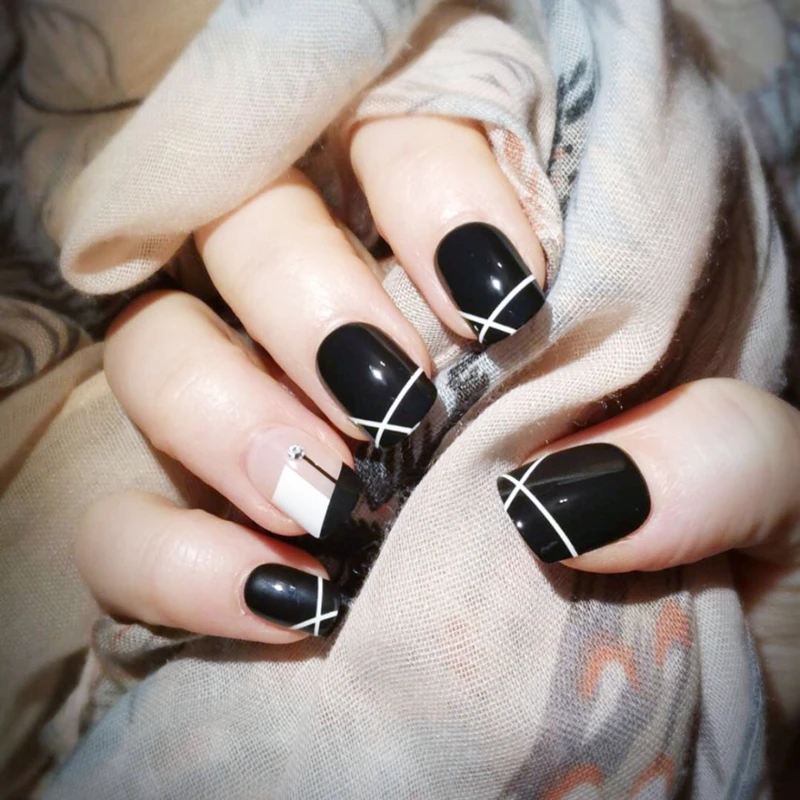 24pcs/Set Cool Black Shiny 3D False Nails Dark Black Pre-design Short Acrylic Classica Full Cover Nail Tips Plastic Fake Nails
24pcs/Set Cool Black Shiny 3D False Nails Dark Black Pre-design Short Acrylic Classica Full Cover Nail Tips Plastic Fake Nails