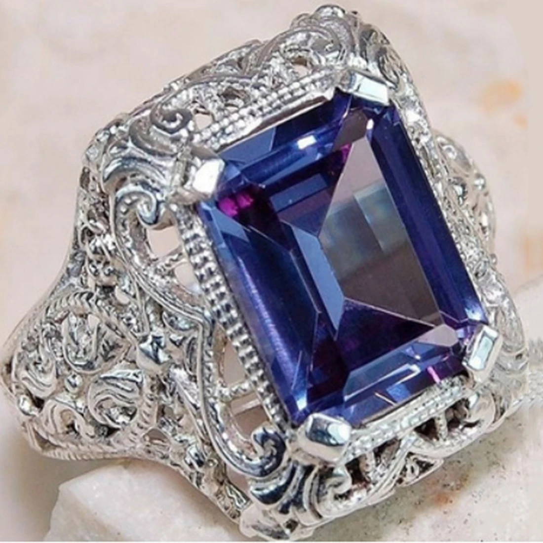 Big Blue CZ Zircon Stone Vintage Silver Rings for Women Fashion Wedding Engagement Jewelry Hot Sale
Big Blue CZ Zircon Stone Vintage Silver Rings for Women Fashion Wedding Engagement Jewelry Hot Sale
