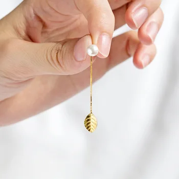 Korean Korean version 925 silver leaf earrings personality creative models female earrings leaves pearl asymmetric earrings
Korean Korean version 925 silver leaf earrings personality creative models female earrings leaves pearl asymmetric earrings