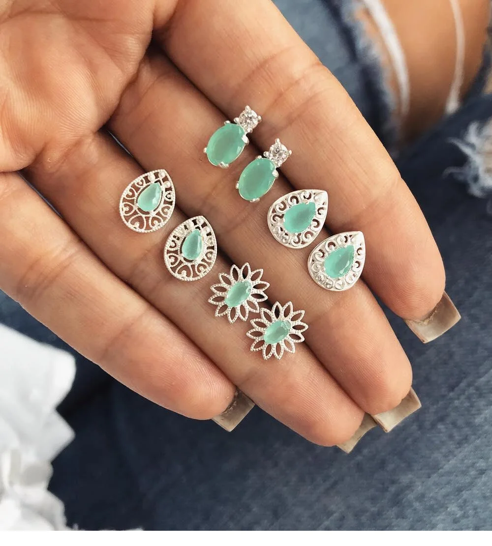 2018 Silver Color Blue Opal Water Drop Hollow Out Flower Stud Earrings Romantic Classic Boucle Bijoux Dazzling Earring Brincos
2018 Silver Color Blue Opal Water Drop Hollow Out Flower Stud Earrings Romantic Classic Boucle Bijoux Dazzling Earring Brincos