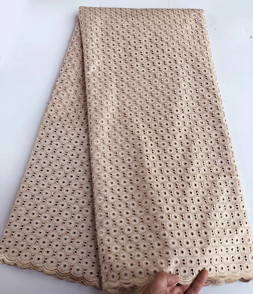 Champagne gold polish cotton lace for men African voile lace Swiss fabric High quality 5 yards per piece Hot sale
Champagne gold polish cotton lace for men African voile lace Swiss fabric High quality 5 yards per piece Hot sale