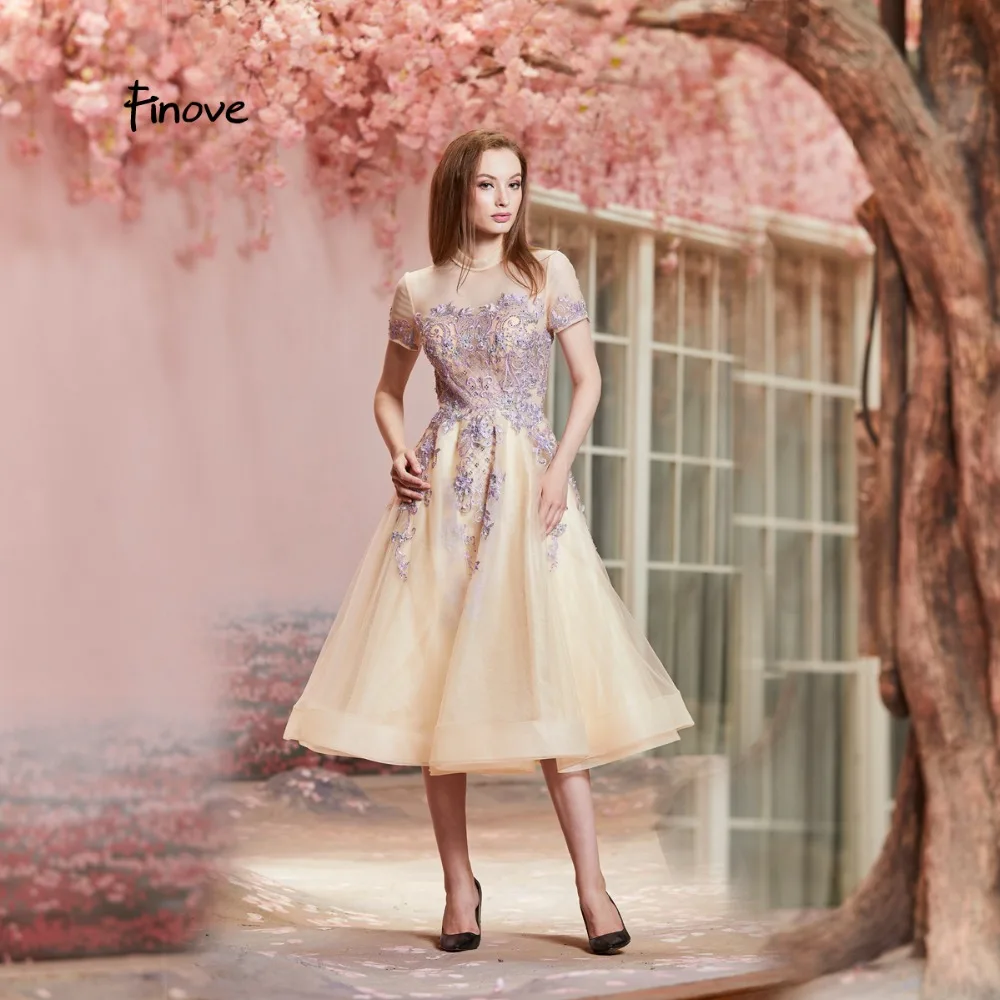Finove New Prom Dress 2019 Short Sleeves Appliques Sexy Backless Knee Length High Neck Woman Wear For Party Christmas Dresses
Finove New Prom Dress 2019 Short Sleeves Appliques Sexy Backless Knee Length High Neck Woman Wear For Party Christmas Dresses