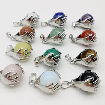 10PCS fashion hand holding the Earth mixed with precious stones pendant 28 * 18MM
10PCS fashion hand holding the Earth mixed with precious stones pendant 28 * 18MM