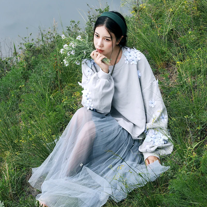 Spring Autumn Women Casual Loose Coat Sweet Fresh O-Neck Long Sleeve Beading Flower Cotton Knitting Grey Pullover Hoodies
Spring Autumn Women Casual Loose Coat Sweet Fresh O-Neck Long Sleeve Beading Flower Cotton Knitting Grey Pullover Hoodies