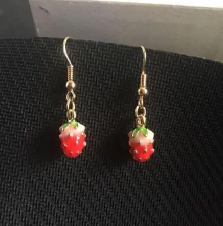 Summer new 2019 new fashion bohemian strawberry magazine earrings jewelry small gifts girls earrings factory direct sales
Summer new 2019 new fashion bohemian strawberry magazine earrings jewelry small gifts girls earrings factory direct sales