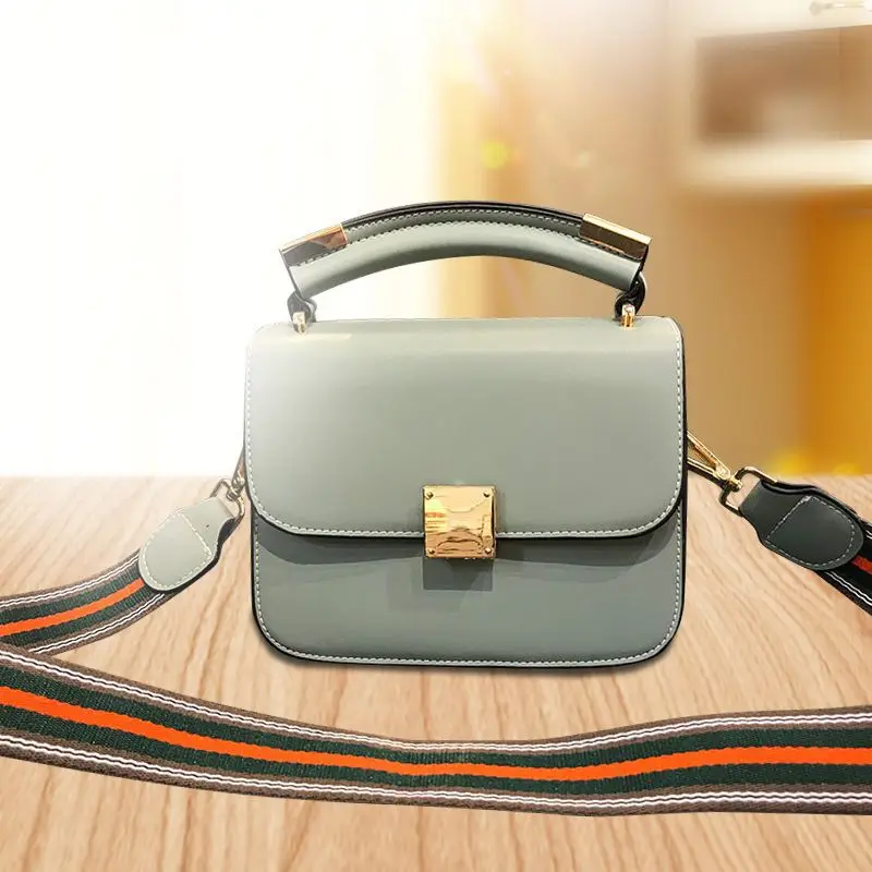 The new new small bag female 2019 new tidal Korean version of the single-shoulder oblique bag fashion simple texture small pack
The new new small bag female 2019 new tidal Korean version of the single-shoulder oblique bag fashion simple texture small pack