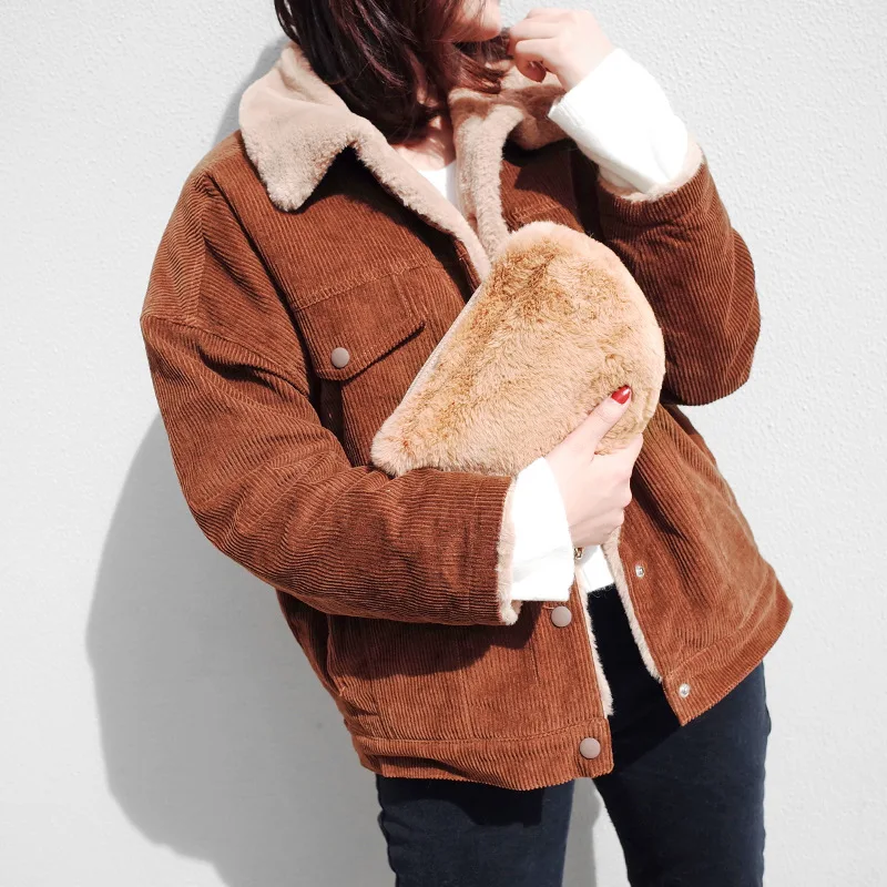 2021 Fashion Women Clutch Corduroy Material Chain Bags Femme fur retro Girl Cute Crossbody zipper bag Half Moon
2021 Fashion Women Clutch Corduroy Material Chain Bags Femme fur retro Girl Cute Crossbody zipper bag Half Moon