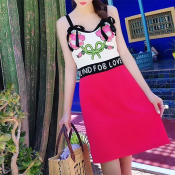 New heavy industry three letter flowers embroidered bow tie Sling Dress female waist.
New heavy industry three letter flowers embroidered bow tie Sling Dress female waist.