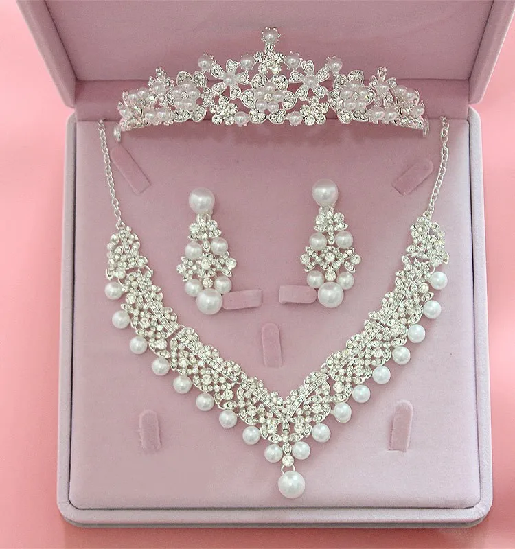 Silver Rhinestone Encrusted Crystal Flower Bridal Tiara Necklace Jewelry Set Silver Rhinestone Encrusted Crystal Flower Bridal Tiara Necklace Jewelry Set