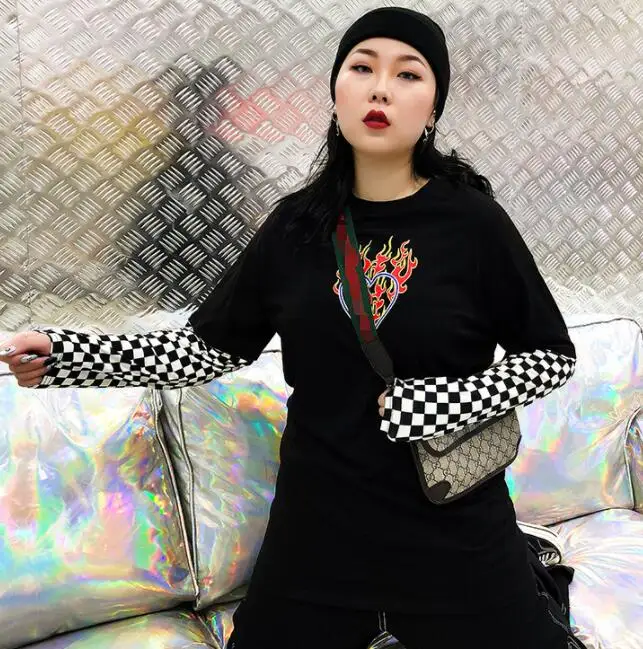 Streetwear Patchwork Checkerboard Plaid Long Sleeve Fire Love Graphic Print Loose Tee Top Korean Women Casual Punk T-shirt 2019
Streetwear Patchwork Checkerboard Plaid Long Sleeve Fire Love Graphic Print Loose Tee Top Korean Women Casual Punk T-shirt 2019
