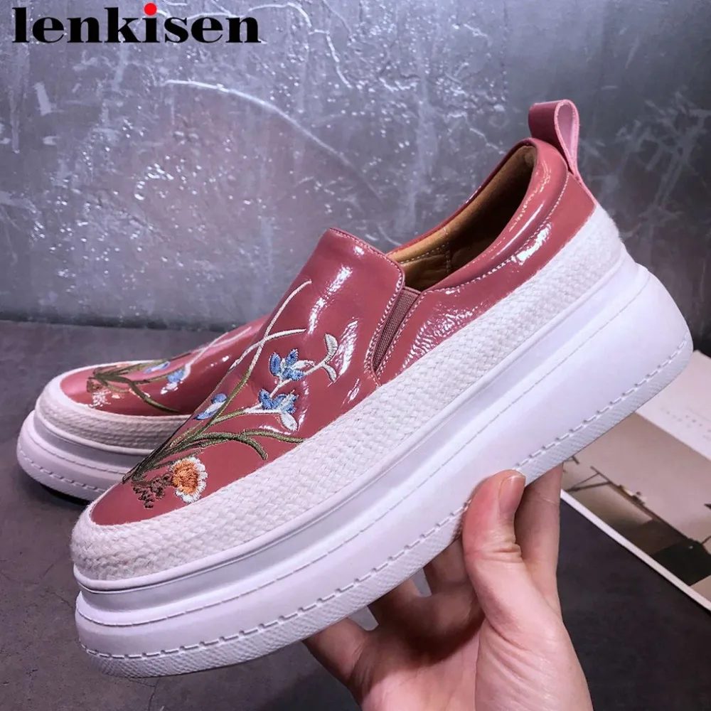 Lenkisen new arrival slip on loafers round toe colorful embroidery flat platform high bottom casual wear vulcanized shoes L89
Lenkisen new arrival slip on loafers round toe colorful embroidery flat platform high bottom casual wear vulcanized shoes L89