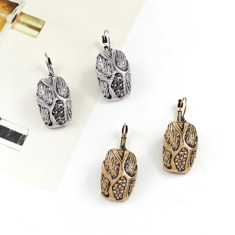 Leopard Wavy Geometric Crystal Earrings Personalized Honeycomb Color Rhinestone Earrings Female Bohemian Glamour Jewelry
Leopard Wavy Geometric Crystal Earrings Personalized Honeycomb Color Rhinestone Earrings Female Bohemian Glamour Jewelry