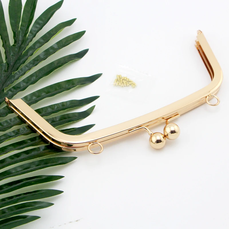 K660 trapezoidal 22.5CM uspension loop Kiss Clasp Screw type Light Gold Metal purse frame DIY Coin Purse Bag accessories
K660 trapezoidal 22.5CM uspension loop Kiss Clasp Screw type Light Gold Metal purse frame DIY Coin Purse Bag accessories
