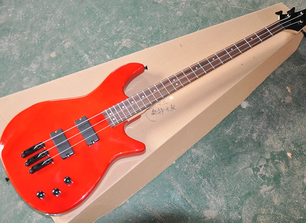 Special custom 3 Strings Electric Bass Guitar with 2 Black Pickups,Rosewood Fretboard,offering customized services
Special custom 3 Strings Electric Bass Guitar with 2 Black Pickups,Rosewood Fretboard,offering customized services