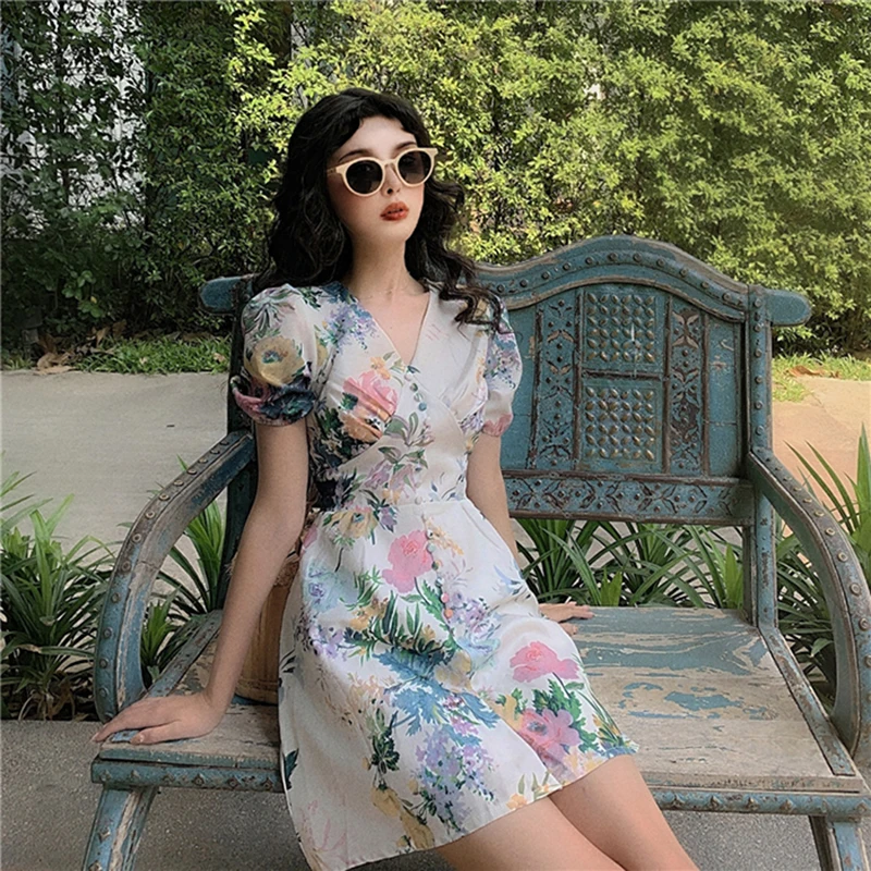 Vintage V-neck Single-breasted Women Summer Dress Puff Sleeve Flora Print High Waist Female Dresses Holiday Mini Vestidos 2022
Vintage V-neck Single-breasted Women Summer Dress Puff Sleeve Flora Print High Waist Female Dresses Holiday Mini Vestidos 2022