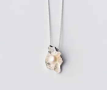 1pc 100% Real. 925 Sterling Silver Fine Jewelry Freshwater Pearl on the Shell Necklace Pendant Charms GTLX1600
1pc 100% Real. 925 Sterling Silver Fine Jewelry Freshwater Pearl on the Shell Necklace Pendant Charms GTLX1600