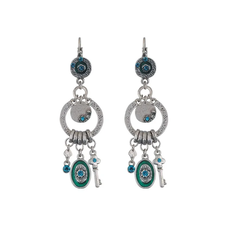 (1 pair / lot) 100% green material retro European and American popular lady earrings
(1 pair / lot) 100% green material retro European and American popular lady earrings