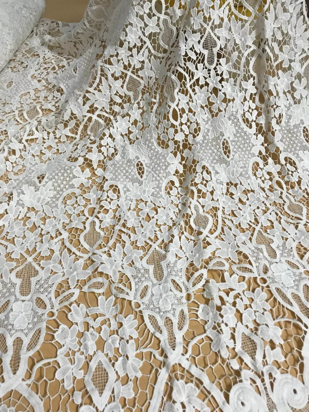 Hot sale J-61018 french net mesh lace fabric with embroidery french lace fabric good looking for party dress
Hot sale J-61018 french net mesh lace fabric with embroidery french lace fabric good looking for party dress
