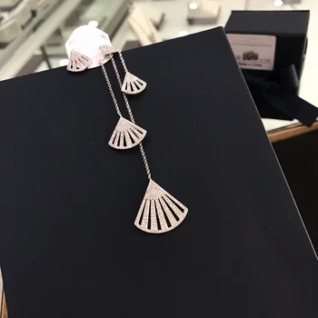 UMGODLY Luxury Brand Asymmetry Fan Sector Earrings Colorful Cubic Zirconia Feather Women Fashion Jewelry May New Arrival
UMGODLY Luxury Brand Asymmetry Fan Sector Earrings Colorful Cubic Zirconia Feather Women Fashion Jewelry May New Arrival