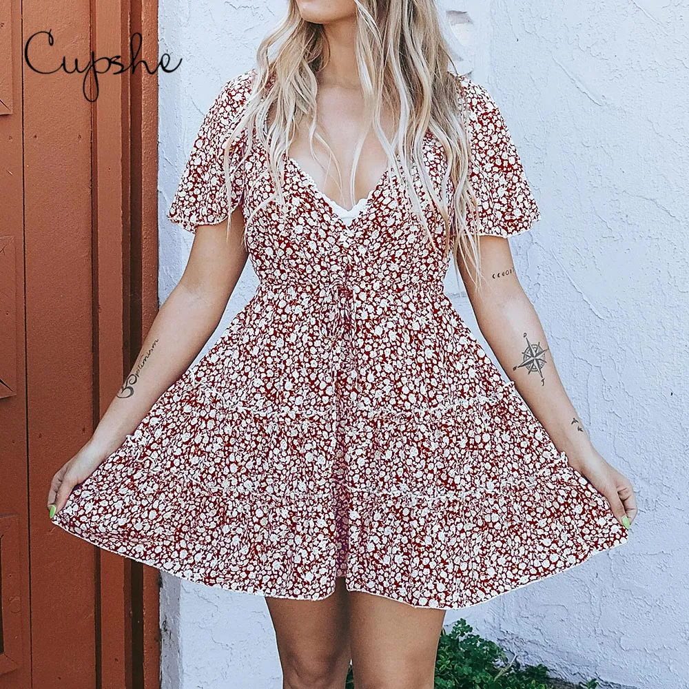 CUPSHE V neck Women Summer Fit Flare Ditsy Floral Print Mini Dress 2019 Beach Ruched Vestidos Sash Tiered Sundress
CUPSHE V neck Women Summer Fit Flare Ditsy Floral Print Mini Dress 2019 Beach Ruched Vestidos Sash Tiered Sundress