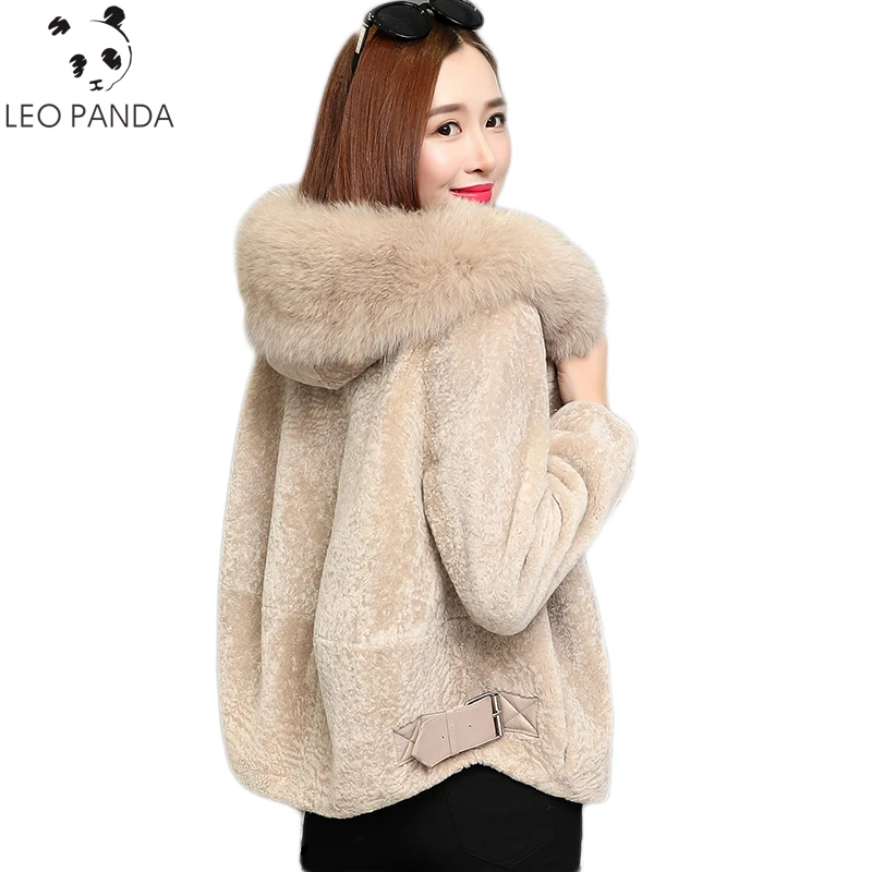 Winter Women Long sleeves Fox Fur Faux fur Coats New Hooded Zipper Fashion Warm Thicken Female Turn-down collar Outwear C 757
Winter Women Long sleeves Fox Fur Faux fur Coats New Hooded Zipper Fashion Warm Thicken Female Turn-down collar Outwear C 757