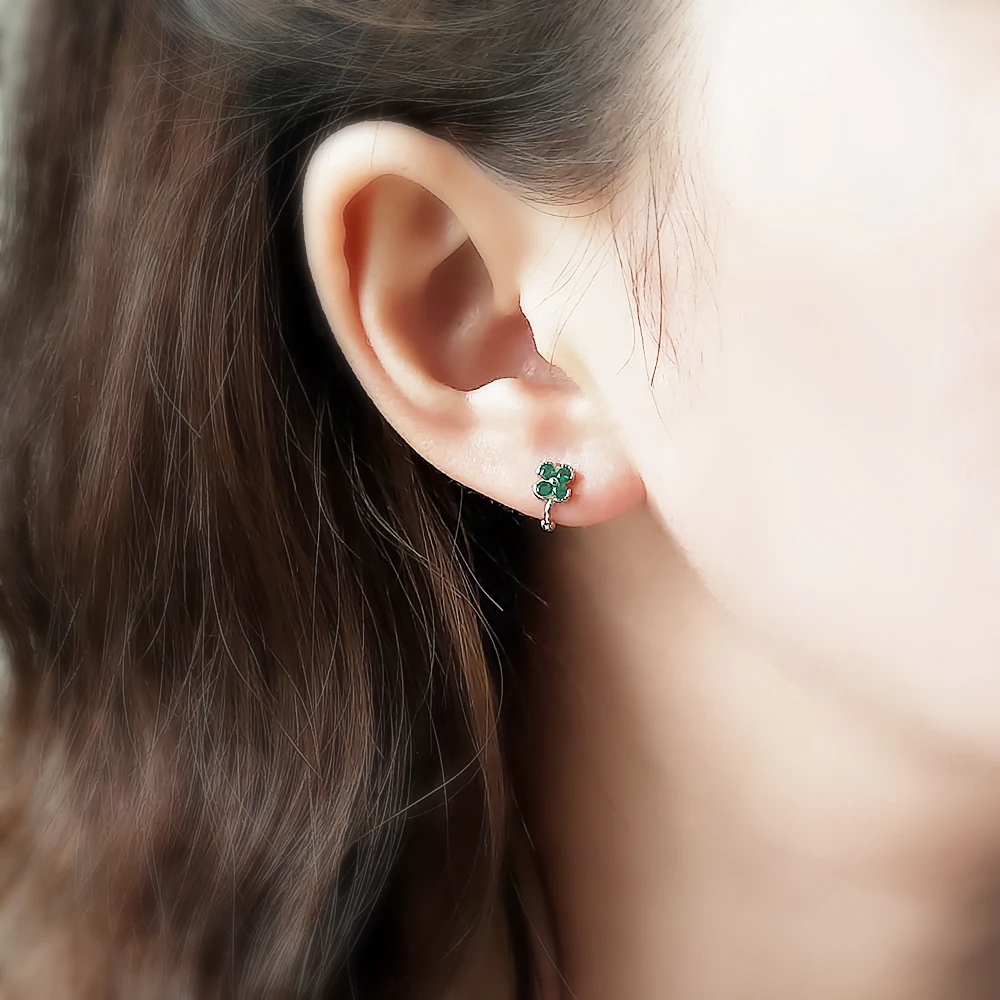 S925 sterling silver small ear bone ear buckle four-leaf clover earrings cold wind fashion creative exquisite Inner diameter 7mm
S925 sterling silver small ear bone ear buckle four-leaf clover earrings cold wind fashion creative exquisite Inner diameter 7mm