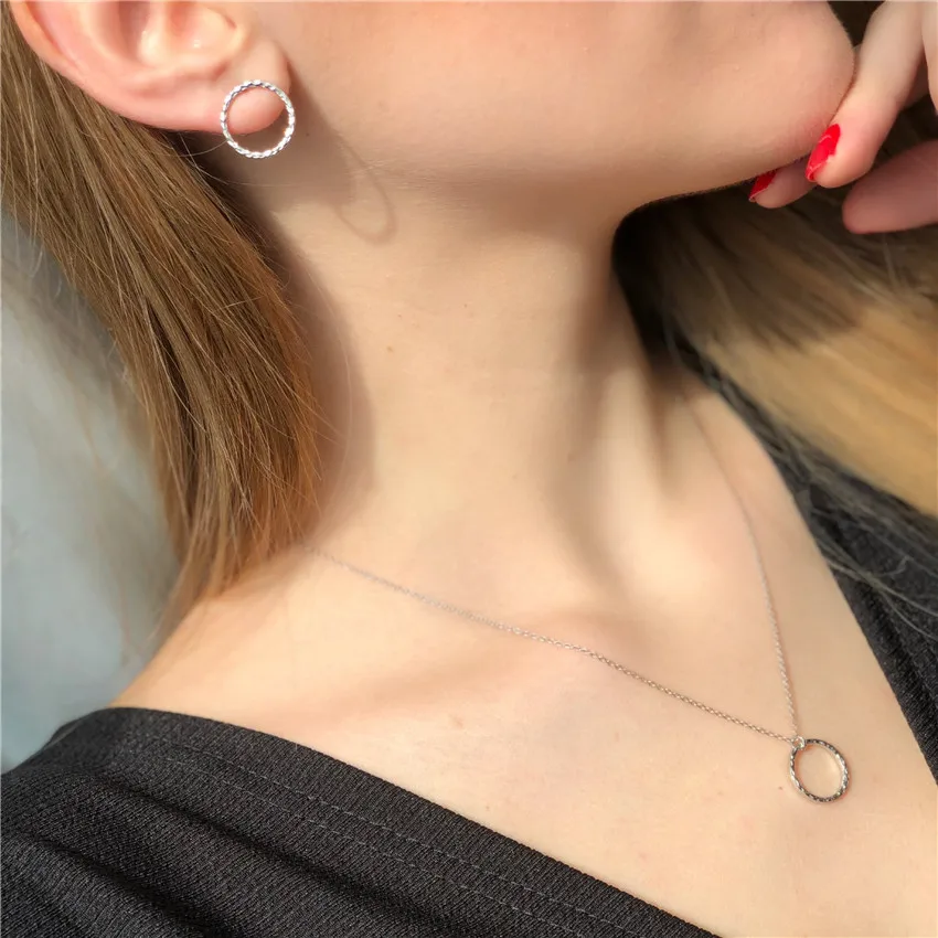 Laramoi 925 Sterling Silver Wafer Circle Pendant Chain Necklace Simple Korean Style Design Choker Jewelry for Women Girls Party
Laramoi 925 Sterling Silver Wafer Circle Pendant Chain Necklace Simple Korean Style Design Choker Jewelry for Women Girls Party