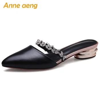 2019 New Summer Genuine Leather Outside Women Slippers Low Square Heel Crystal Fashion Women Shoes Black Female Mules Slides
2019 New Summer Genuine Leather Outside Women Slippers Low Square Heel Crystal Fashion Women Shoes Black Female Mules Slides