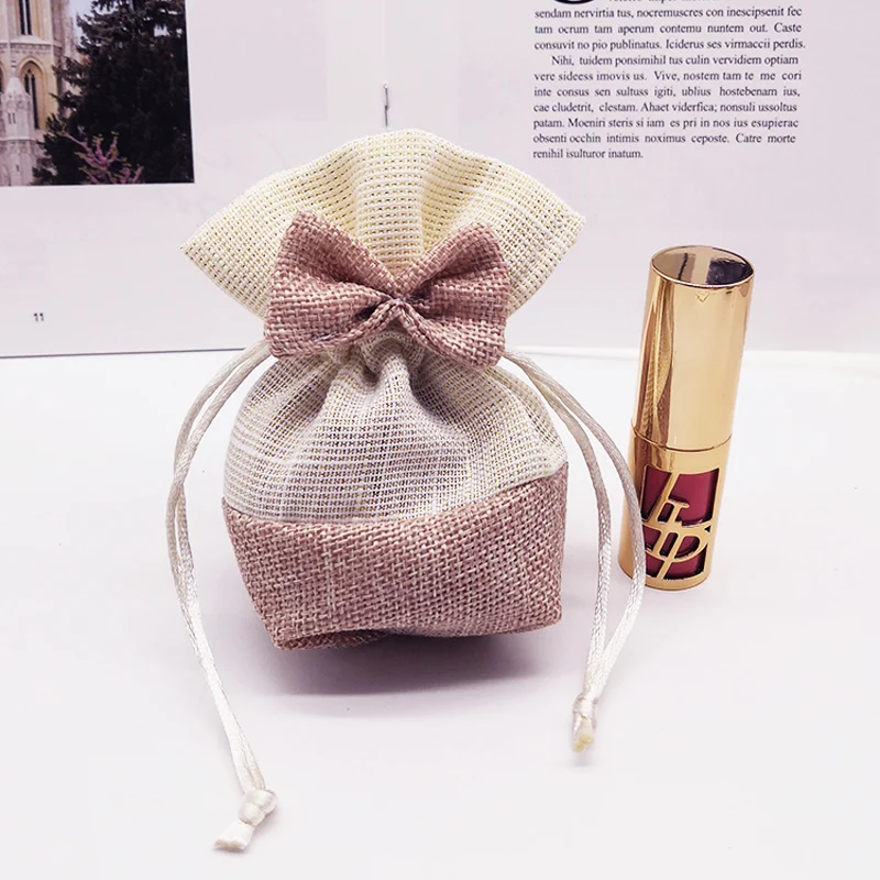 New 10X12X5CM Drawstring Cotton Linen Wedding Beige Bags Natural Color Bow Gift Sugar Pouches Cute Packaging Christmas Candy Bag
New 10X12X5CM Drawstring Cotton Linen Wedding Beige Bags Natural Color Bow Gift Sugar Pouches Cute Packaging Christmas Candy Bag