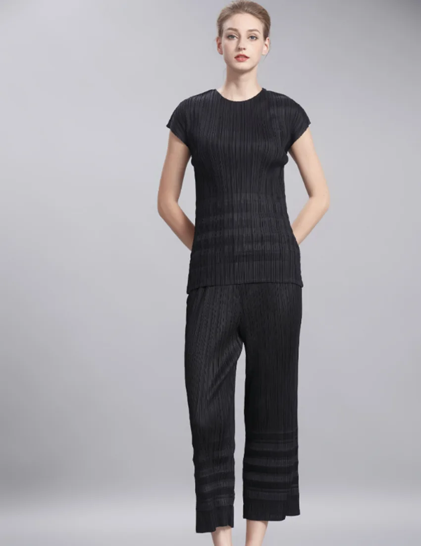 Wrinkled Plain Color Short Sleeve Round Collar Shirt Casual Wide-legged Two-piece Fashion Suit
Wrinkled Plain Color Short Sleeve Round Collar Shirt Casual Wide-legged Two-piece Fashion Suit