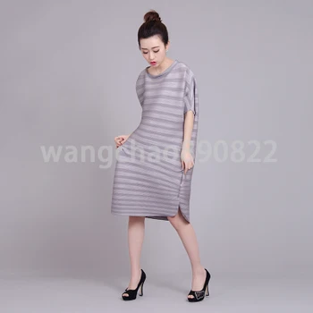 HOT SELLING Miyake Fashion fold a short-sleeved dress words brought big yards loose dress IN STOCK
HOT SELLING Miyake Fashion fold a short-sleeved dress words brought big yards loose dress IN STOCK