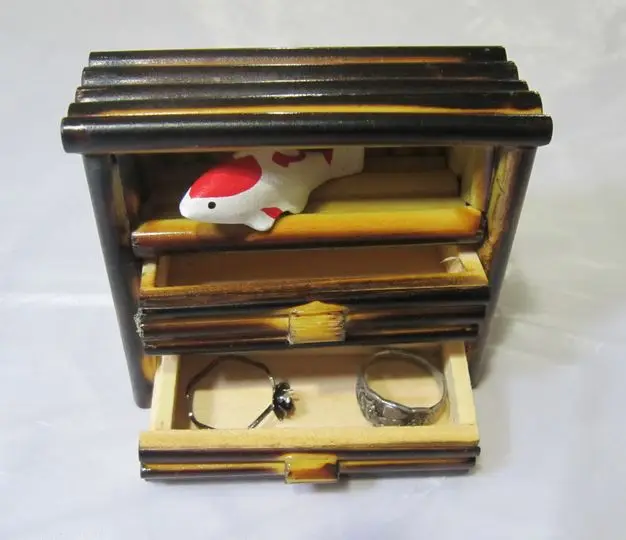 Handmade Bamboo Cabinet Furniture Model Antique Handicraft Mini Nostalgic Ornament
Handmade Bamboo Cabinet Furniture Model Antique Handicraft Mini Nostalgic Ornament