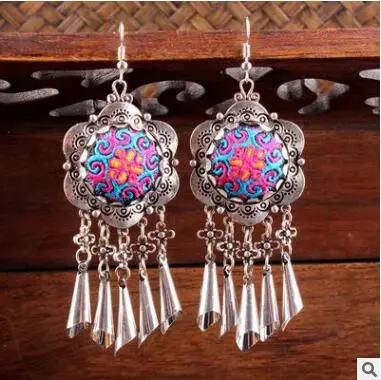 Yunnan folk style embroidery embroidery Miao silver earrings earrings embedded ethnic Earrings
Yunnan folk style embroidery embroidery Miao silver earrings earrings embedded ethnic Earrings