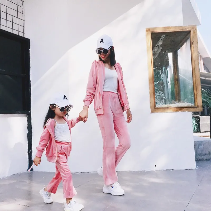 Mother and Daughter Clothes 2 Pieces Velvet Shirt+velour Pants Family Mother and Newborn Baby Clothing Sets Mama GirlsTracksuits
Mother and Daughter Clothes 2 Pieces Velvet Shirt+velour Pants Family Mother and Newborn Baby Clothing Sets Mama GirlsTracksuits