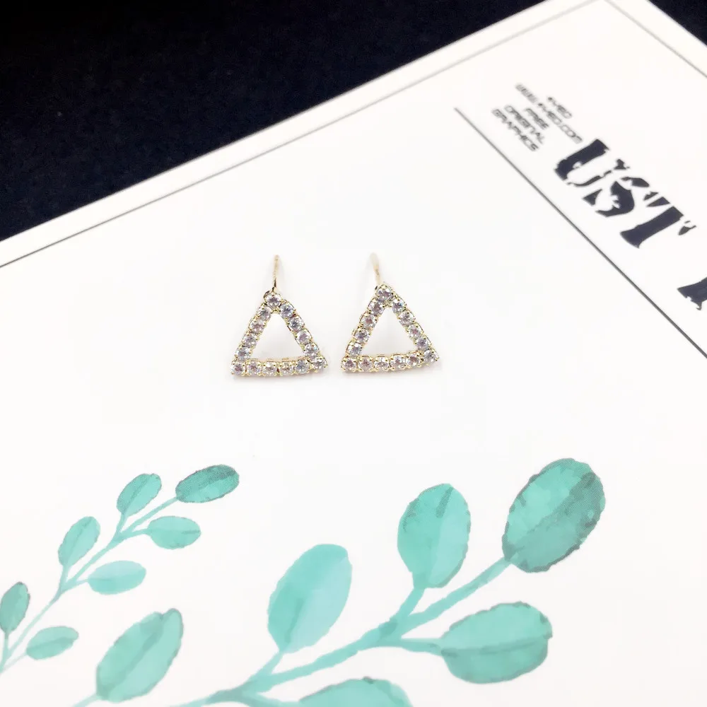 925 Silver Needle Fashion Zircon Triangle Stud Earrings for Women Ladies Female Korean Earring Statement Wedding Jewelry
925 Silver Needle Fashion Zircon Triangle Stud Earrings for Women Ladies Female Korean Earring Statement Wedding Jewelry