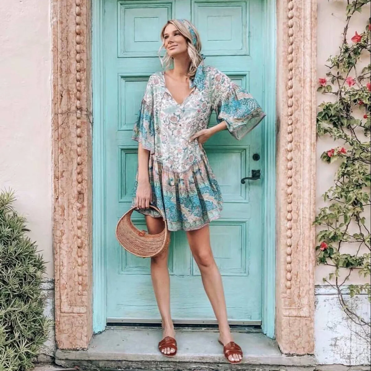 Gypsy Oasis Chic Mini Dress Women Summer Ruffles half Sleeve V neck Lace Up Sexy Dress Ladies Beach Boho Hippie Short Dress 2019
Gypsy Oasis Chic Mini Dress Women Summer Ruffles half Sleeve V neck Lace Up Sexy Dress Ladies Beach Boho Hippie Short Dress 2019
