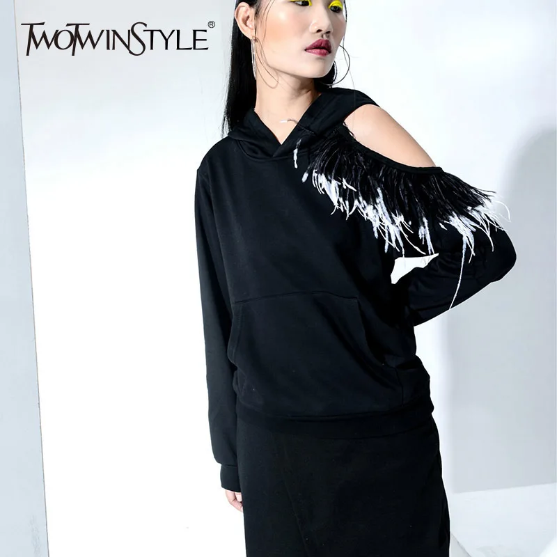 TWOTWINSTYLE Feather Pullover Women Hooded Off Shoulder Long Sleeve Asymmetrical Sexy Tops Spring Fashion Large Size Clothing
TWOTWINSTYLE Feather Pullover Women Hooded Off Shoulder Long Sleeve Asymmetrical Sexy Tops Spring Fashion Large Size Clothing