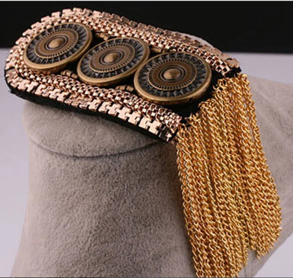 2pcs Vintage epaulette jewelery tassel big shoulder brooch epaulet /epaulettes spikes/escapulario blazer accessories/ pin
2pcs Vintage epaulette jewelery tassel big shoulder brooch epaulet /epaulettes spikes/escapulario blazer accessories/ pin