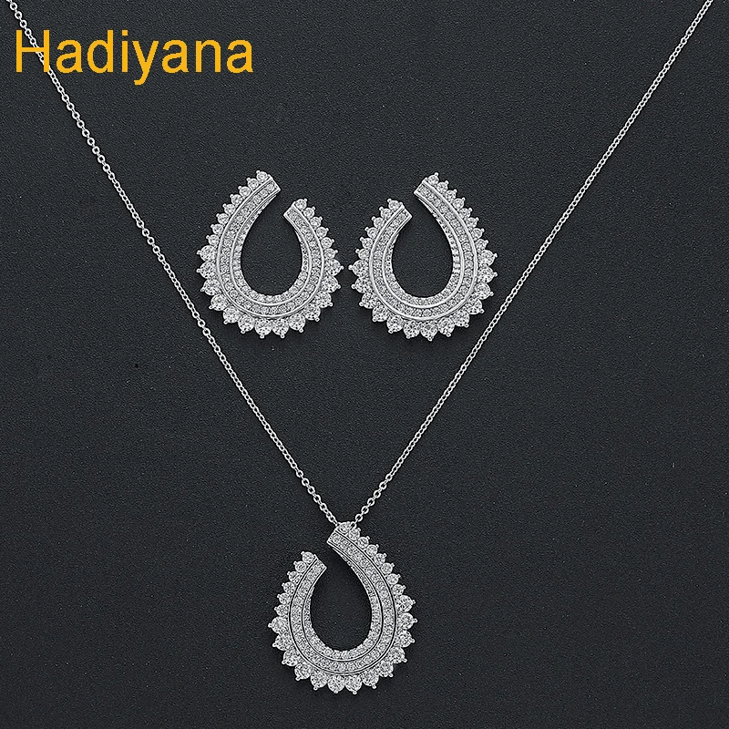 HADIYANA High Quality Necklace And Earring 2Pcs Jewelry Set Luxury Zincon Pendant Fashion Design Wedding Anniversary Gift CN390
HADIYANA High Quality Necklace And Earring 2Pcs Jewelry Set Luxury Zincon Pendant Fashion Design Wedding Anniversary Gift CN390