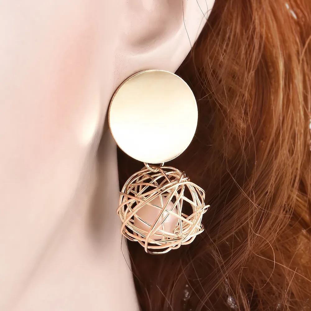 Fashion Women Lady Charm Round Hollow Pearl Dangle Drop Pendant Earring Elegant Party Earrings Jewelry Gift
Fashion Women Lady Charm Round Hollow Pearl Dangle Drop Pendant Earring Elegant Party Earrings Jewelry Gift