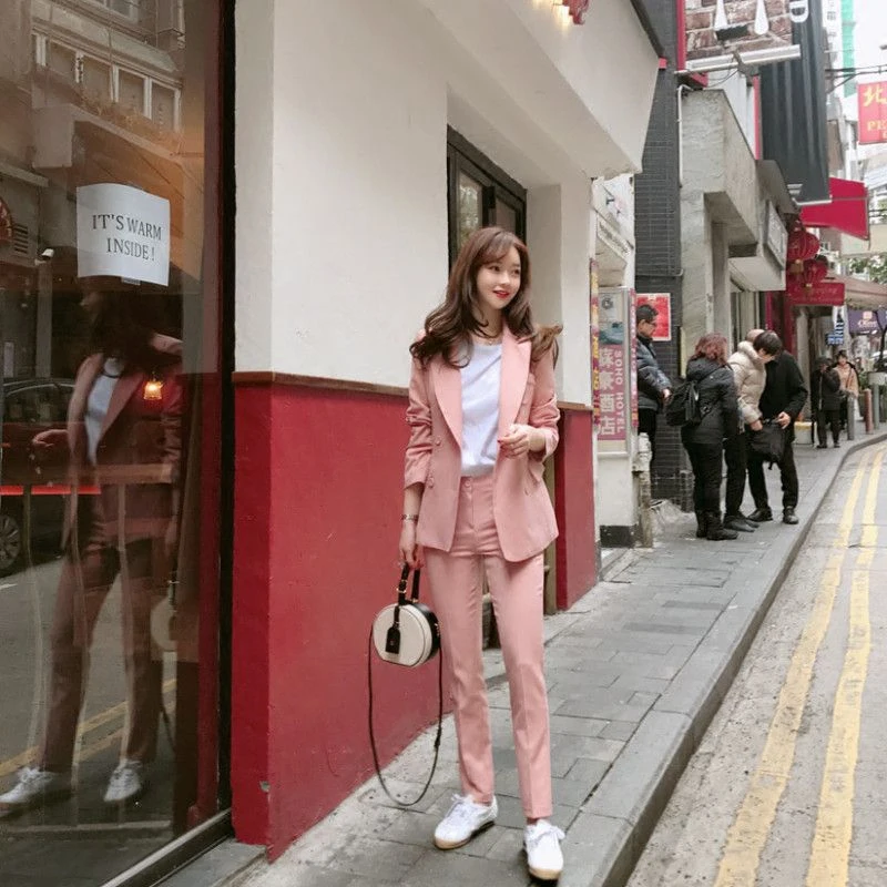 Women's suit female 2019 new wild fashion elegant casual double-breasted jacket + nine pants temperament two-piece suit
Women's suit female 2019 new wild fashion elegant casual double-breasted jacket + nine pants temperament two-piece suit